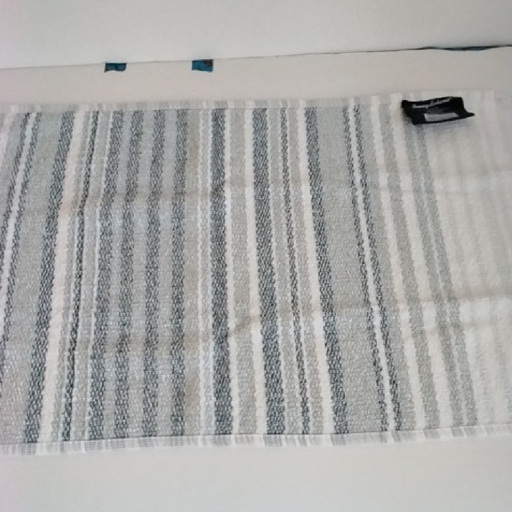 Tommy Bahama Navy and White Small Towels